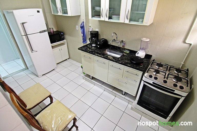 Comfortable two-bedroom apartment with sea view in Copacaban
