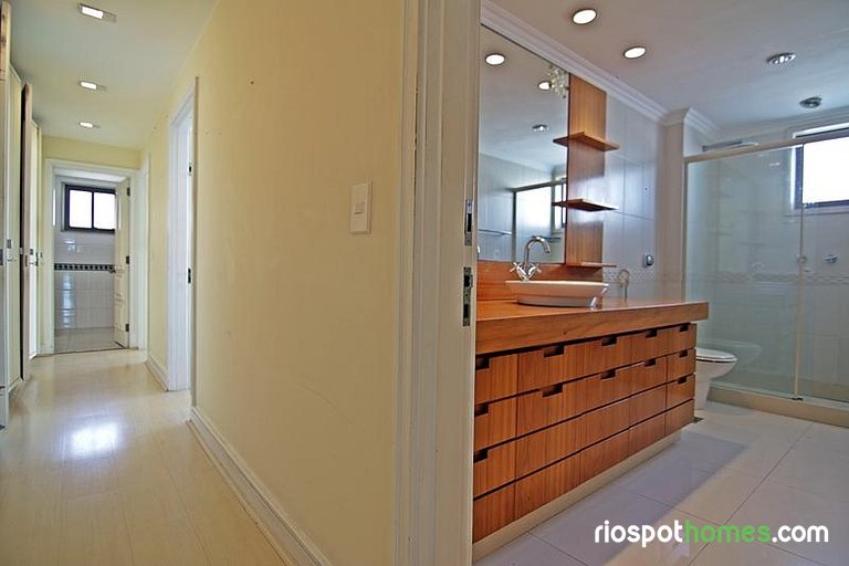 4 Bedrooms with scenic view