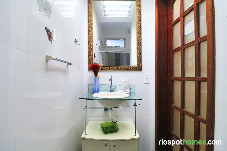 Excellent 2 bedroom apartment close to Copacabana beach!
