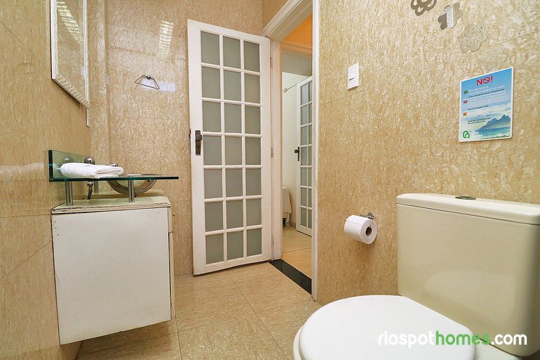 Excellent 2 bedroom apartment close to Copacabana beach!