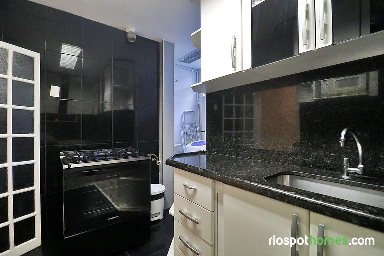 Excellent 2 bedroom apartment close to Copacabana beach!