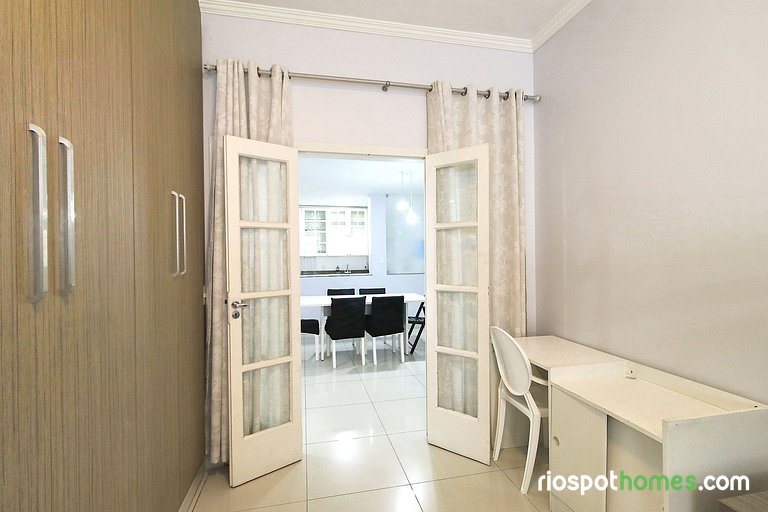 4 bedrooms in front of Copacabana beach