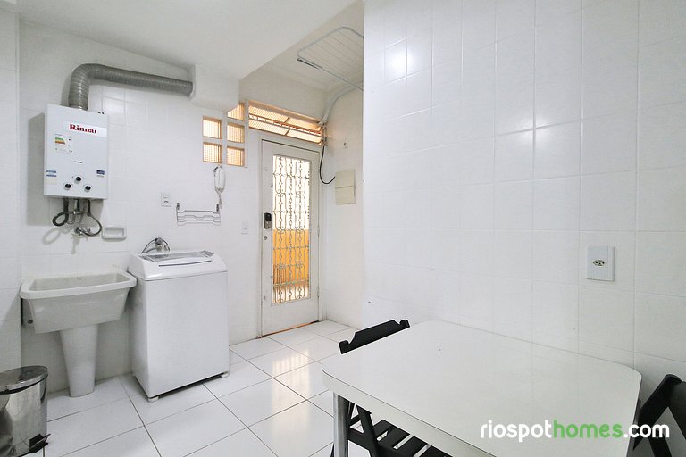 4 bedrooms in front of Copacabana beach