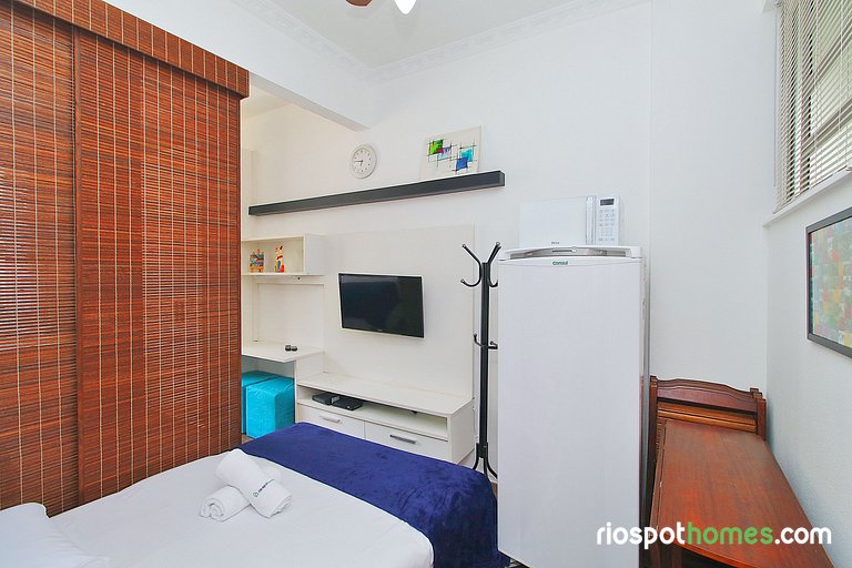 Low budget apartment with air conditioning and free amenitie