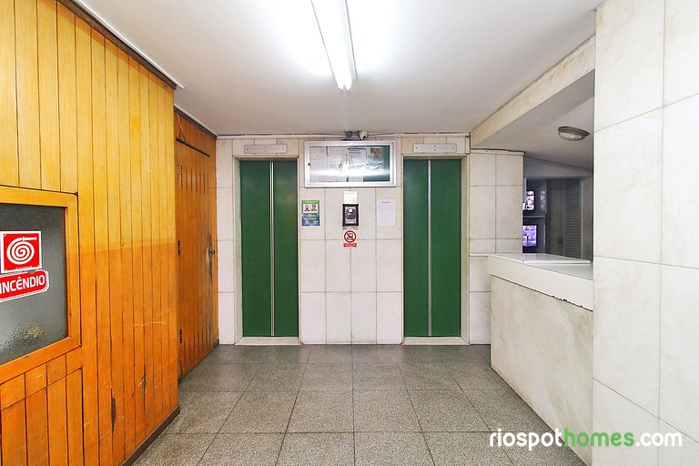 Low budget apartment with air conditioning and free amenitie
