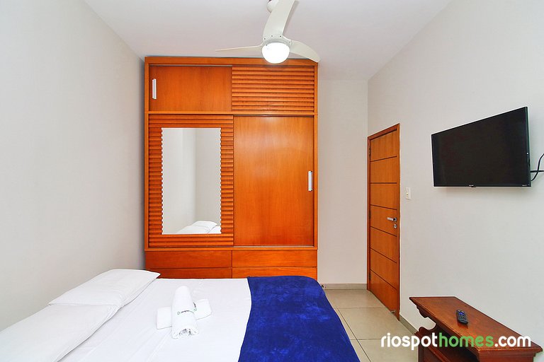 Apartment 3 bedrooms, 2 minutes walking to the beach T011