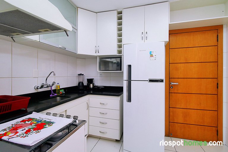 Apartamento 3 quartos, 2 minutos andando até a praia T011