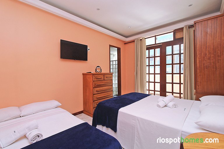 Apartment with side sea view in Copacabana