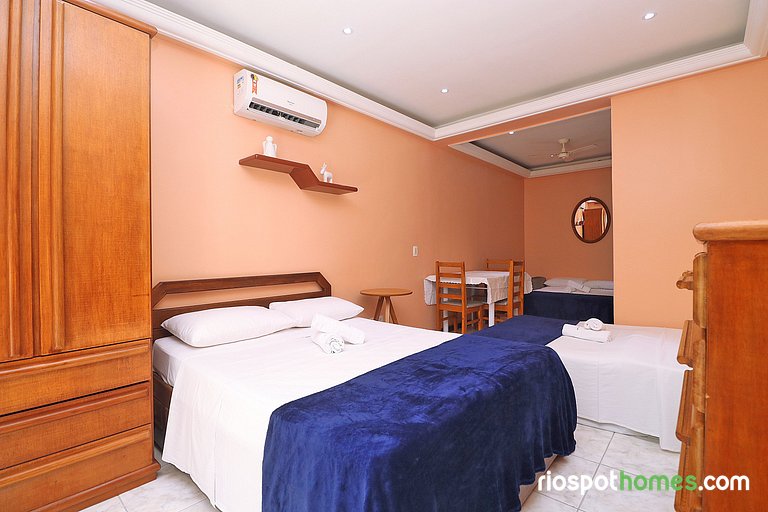 Apartment with side sea view in Copacabana