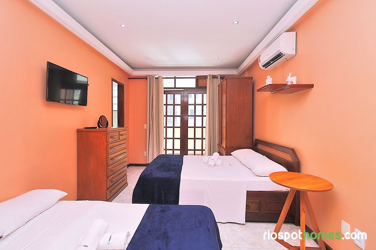 Apartment with side sea view in Copacabana