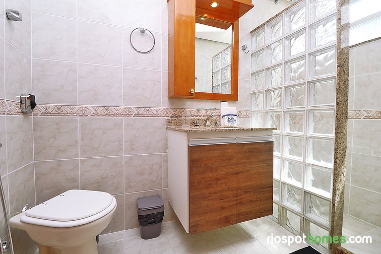 Apartment with side sea view in Copacabana