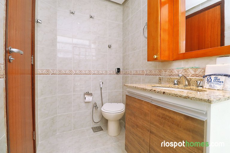 Apartment with side sea view in Copacabana
