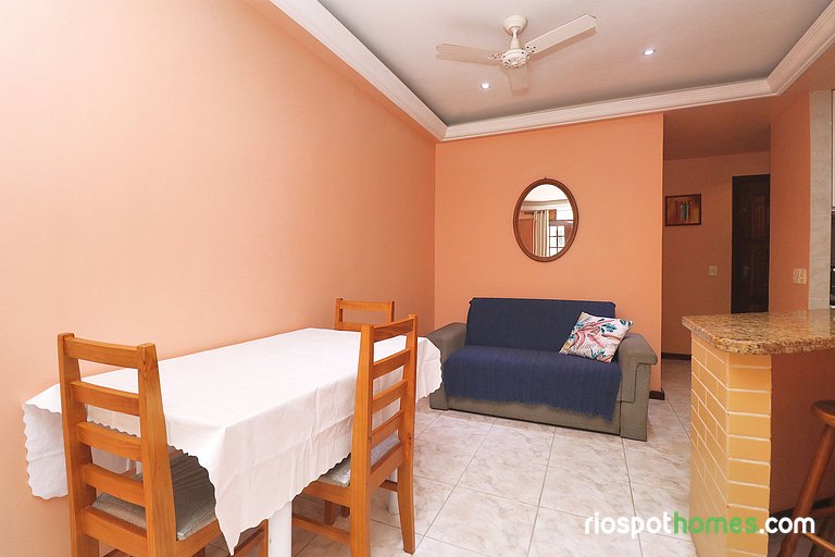 Apartamento con vista lateral al mar en Copacabana
