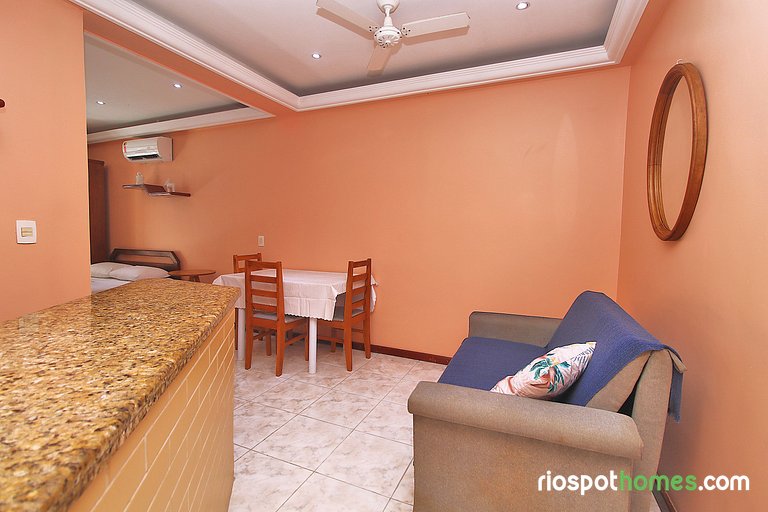 Apartment with side sea view in Copacabana