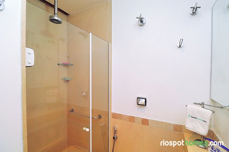 1BDR 150m from Copacabana Beach | U052