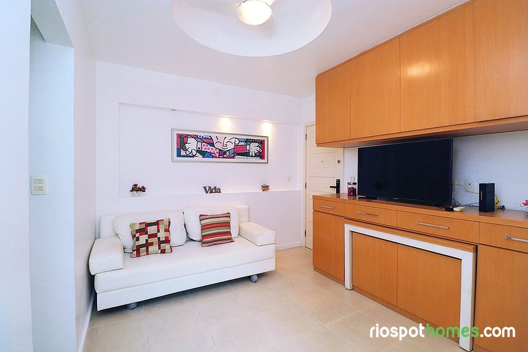 1BDR 150m from Copacabana Beach | U052