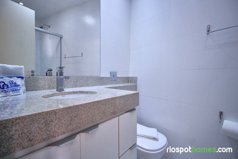 Modern studio on Copacabana Beach C062