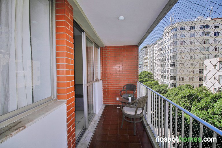 Comfort! Unbeatable Location in Copacabana U054