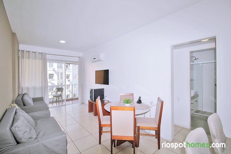 Comfort! Unbeatable Location in Copacabana U054