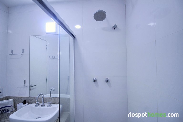 Comfort! Unbeatable Location in Copacabana U054