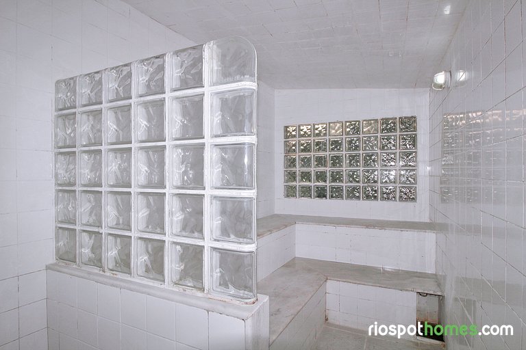 Comfort! Unbeatable Location in Copacabana U054