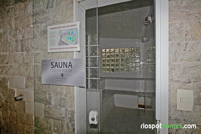 Comfort! Unbeatable Location in Copacabana U054