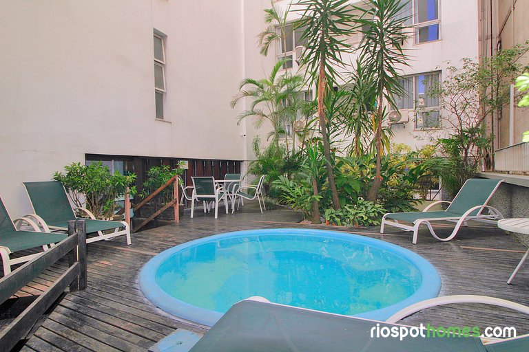 Comfort! Unbeatable Location in Copacabana U054