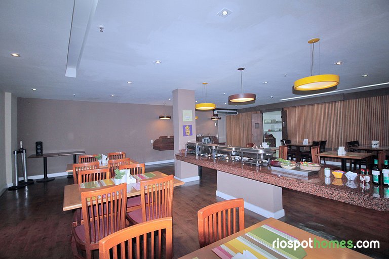 Comfort! Unbeatable Location in Copacabana U054