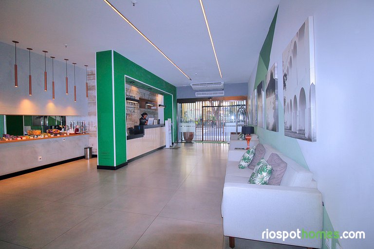 Comfort! Unbeatable Location in Copacabana U054