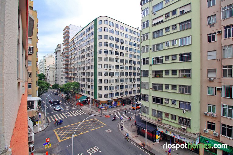 Renovated One-Bedroom Apartment in Copacabana