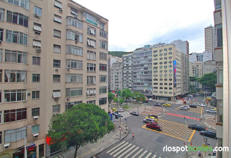Renovated One-Bedroom Apartment in Copacabana