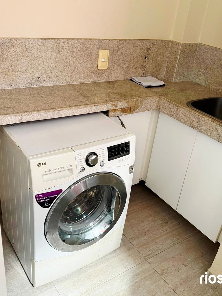 Conforto e Estilo em Copacabana | 2 Quartos D056