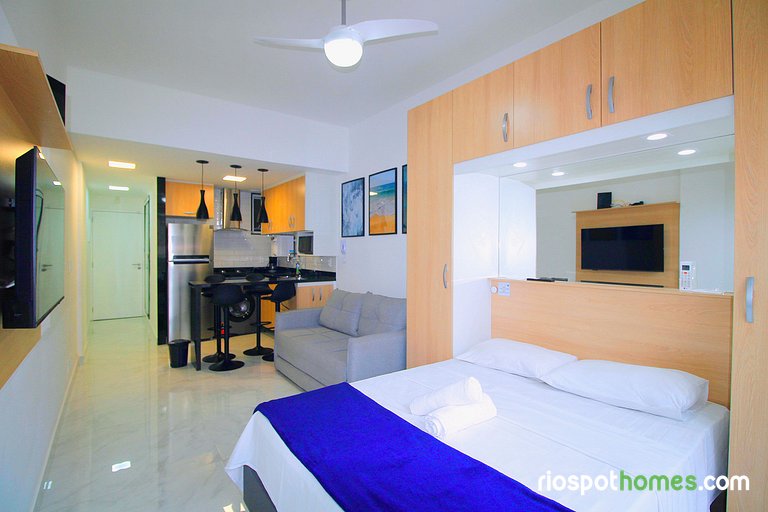 Sea View Apartment Steps from Copacabana Beach