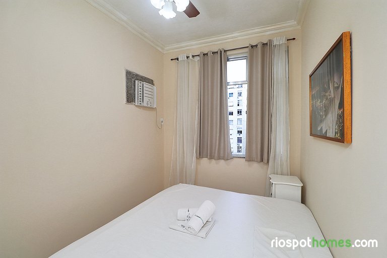 Excellent 2 bedroom apartment close to Copacabana beach!