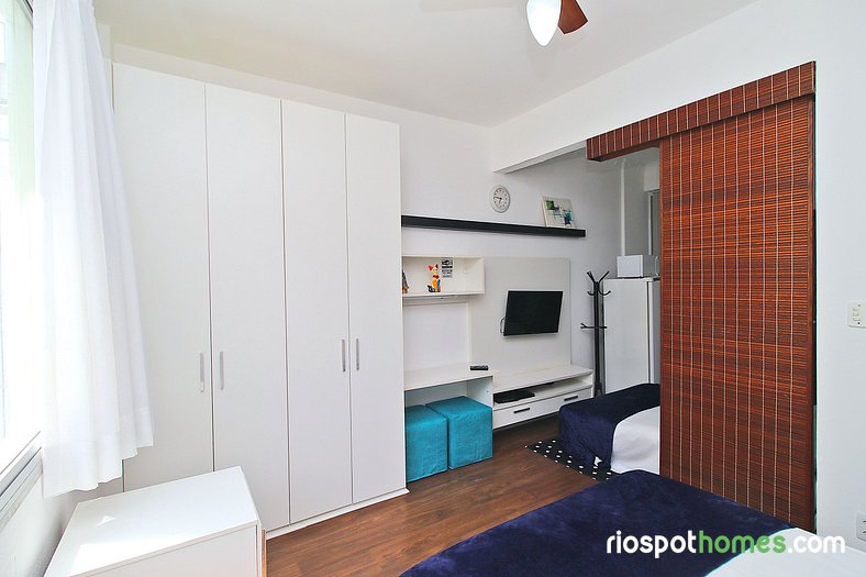 Low budget apartment with air conditioning and free amenitie
